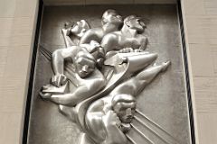 New York City Rockefeller Center 03D News By Isamu Noguchi 1940 Depicts Five Journalists Getting A Scoop Above Door To 50 Rockefeller Plaza